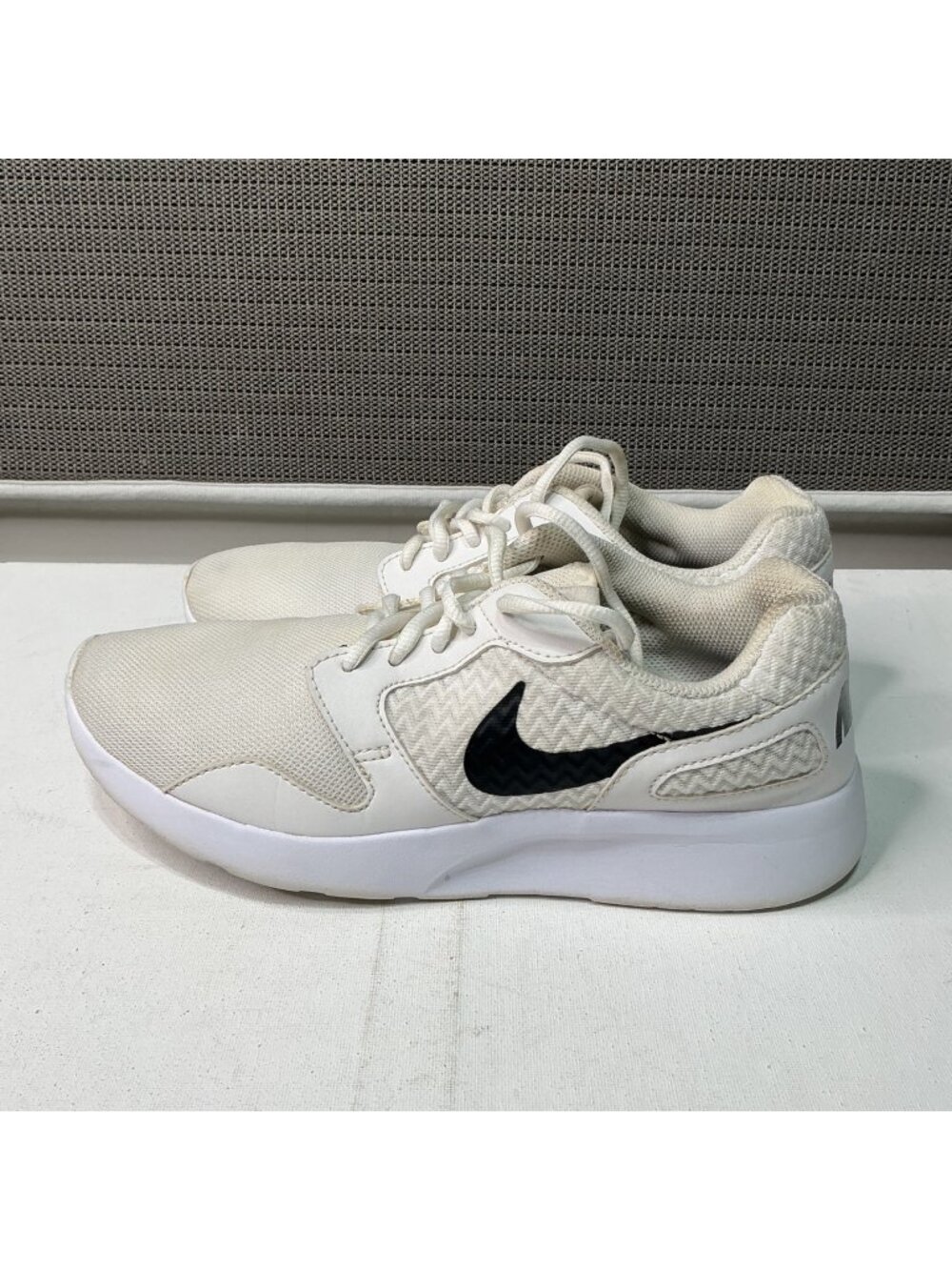 Nike Kaishi 2.0 Women's Running Shoes White Mesh Size 5.5 US